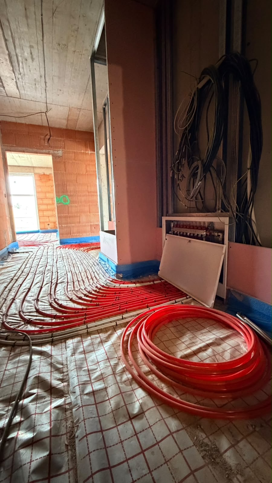 Průběh výstavby — podlahové vytápění v bytech