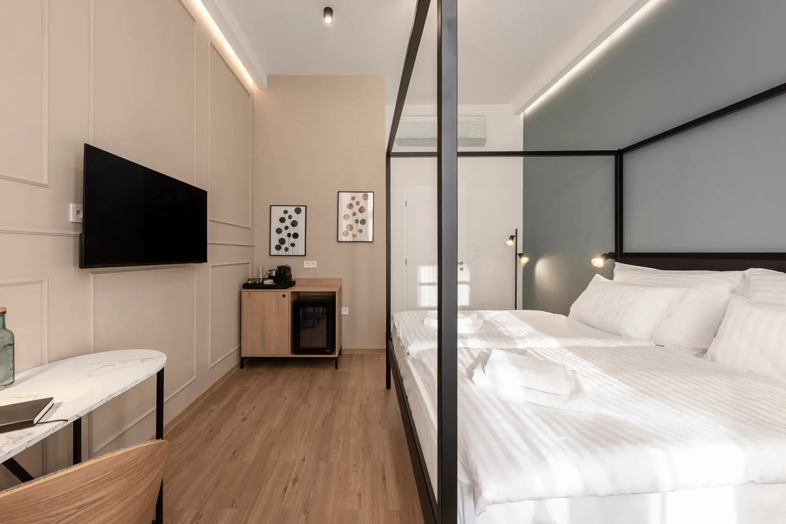 Obytný prostor apartmánu s kuchyňkou